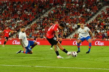 1-0. Error de Marc-André ter Stegen en la salida del balón que aprovecha Antonio Sánchez, asiste hasta en dos ocasiones y Vedat Muriqi aprovecha el segundo centro para rematar a placer el primer tanto bermellón.