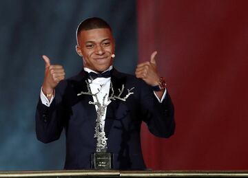 Kylian Mbappé, ganador del Trofeo Kopa, mejor jugador menor de 21 años.