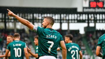Heber, dedicando su gol ante el Eldense a al afición del Racing de Ferrol.