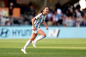 Sophia Braun celebra el golazo que anotó a Sudáfrica en el Mundial Femenino.