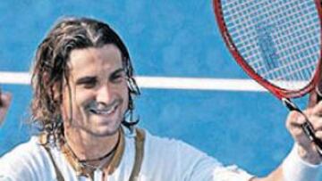 <b>VICTORIOSO. </b>David Ferrer celebra su pase a semifinales tras ganar al argentino Chela.