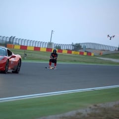 Jan Farrell bate el récord del mundo de esquí sobre asfalto