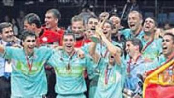 <b>CAMPEÓN. </b>Celebrando la consecución del Campeonato de Europa.