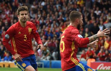 Spain 1-0 Czech Republic: Iniesta, Silva, Piqué... the main men