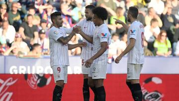 ‘Tecatito’ Corona jugó 33 minutos en el Sevilla vs Cádiz