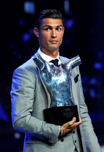 Cristiano Ronaldo ganó el premio UEFA al mejor jugador de la temporada.