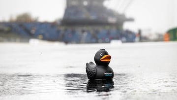 El agua depositada en el circuito de Nurburgring durante el viernes.