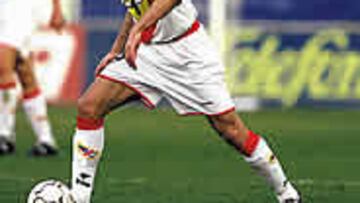 <B>NO SE QUIERE IR.</b> Vivar Dorado confirmó ayer su deseo de permanecer en el Rayo Vallecano.