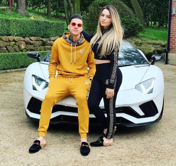 El guardameta del Manchester City es uno de los que habitualmente suele estar apoyado desde la grada por su pareja. Ederson lleva más de cuatro años casado con Lais Moraes, un amor de su infancia y con quien es padre de tres hijos.