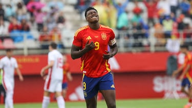 Samu durante un partido con la Sub-21