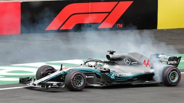 El inglés quedó cuarto en el GP de México donde ganó Verstappen y Vettel, su máximo rival durante la temporada, quedó segundo. Ese día entró a formar parte del club de los heptacampeones del mundo.