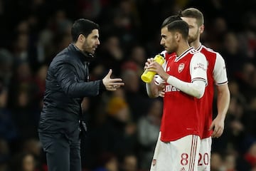 James Rodríguez abandonaría el Real Madrid en el Mercado de Verano. El colombiano es pretendido por clubes como Arsenal, Everton, Wolverhampton y Manchester United. Esta sería su competencia en la mitad de la cancha de estos equipos. 