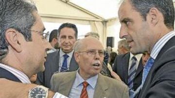 <b>CON CAMPS.</b> Julio Romero conversa con el President valenciano en el acto de inicio de las obras del circuito urbano.
