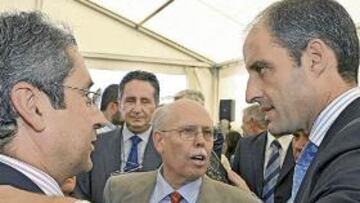 <b>CON CAMPS.</b> Julio Romero conversa con el President valenciano en el acto de inicio de las obras del circuito urbano.
