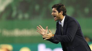 V&iacute;ctor S&aacute;nchez del Amo, entrenador del Betis, durante un partido. 