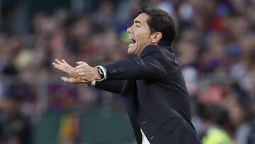 Marcelino, en el partido entre Barcelona y Valencia.