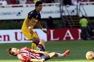 La nueva casa de Chivas se inauguró con cancha de pasto sintético que costó un millón de dólares.