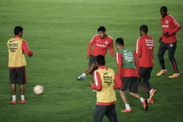 Con toda su nómina titular, Internacional de Porto Alegre entrena en El Campín previo al partido ante Santa Fe por cuartos de final de Copa Libertadores.