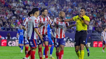 Juan Ramirez, Joao Geraldine of San Luis and Referee Vicente Jassiel Reynoso Arce during the 4th round match between Atletico de San Luis and Cruz Azul as part of the Liga BBVA MX, Torneo Apertura 2025 at Alfonso Lastras Stadium, on August 11, 2025 in San Luis Potosi, Mexico.