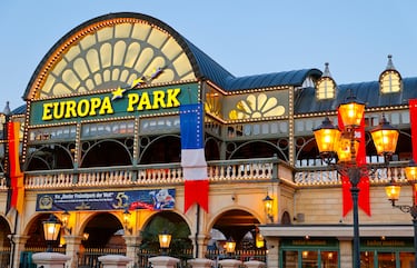 Es el parque temático más visitado de Alemania. Abrió sus puertas en 1975 y pertenece a la familia Mack que, después de una visita a Disneyland, quiso construir algo similar en su Alemania natal. Se divide en 18 zonas temáticas de las cuales 15 representan a diferentes países de Europa. Además, tiene atracciones para todos los gustos, desde tranquilos trenes hasta emocionantes montañas rusas.