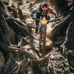 Enduro World Series: indiscutible victoria de Richie Rude e Isabeau Courdurier en Whistler