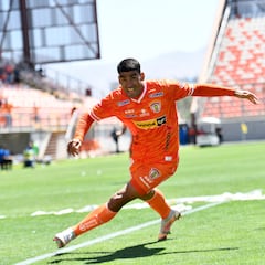 “Pensé que había picado adentro”: la versión de Escalante y su gol fantasma