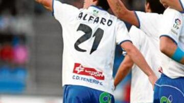<b>CODICIADO. </b>La soberbia campaña que está realizando Alejandro Alfaro le llevará, salvo sorpresa, de vuelta a casa. El Sevilla pretende recuperar al jugador blanquiazul.