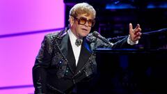 Elton John cancela su concierto en Indianápolis tras la muerte de su suegra