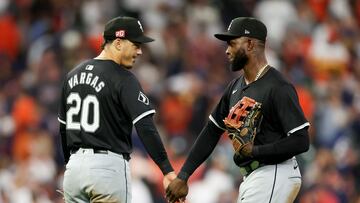 HOUSTON, TEXAS - AUGUST 16: Miguel Vargas #20 of the Chicago White Sox congratulates Luis Robert Jr. #88 after a 5-4 win against the Houston Astros at Minute Maid Park on August 16, 2024 in Houston, Texas. Tim Warner/Getty Images/AFP (Photo by Tim Warner / GETTY IMAGES NORTH AMERICA / Getty Images via AFP)