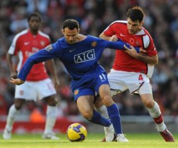 Ryan Giggs ante Ces Fábregas.
