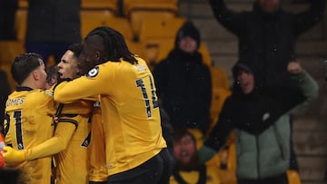Soccer Football - Premier League - Wolverhampton Wanderers v Arsenal - Molineux Stadium, Wolverhampton, Britain - February 18, 2026 Wolverhampton Wanderers' Tom Edozie celebrates scoring their second goal with teammates REUTERS/Chris Radburn EDITORIAL USE ONLY. NO USE WITH UNAUTHORIZED AUDIO, VIDEO, DATA, FIXTURE LISTS, CLUB/LEAGUE LOGOS OR 'LIVE' SERVICES. ONLINE IN-MATCH USE LIMITED TO 120 IMAGES, NO VIDEO EMULATION. NO USE IN BETTING, GAMES OR SINGLE CLUB/LEAGUE/PLAYER PUBLICATIONS. PLEASE CONTACT YOUR ACCOUNT REPRESENTATIVE FOR FURTHER DETAILS..