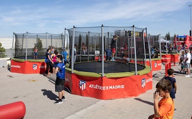 El D¨ªa de las Pe?as se cerr¨® con fiesta y alegr¨ªa rojiblanca