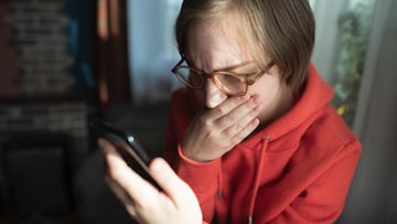 Hace ‘click’ para entrar en una llamada online y le desaparecen 80.000 dólares de su cuenta: “Solo querían una reunión para hablar”