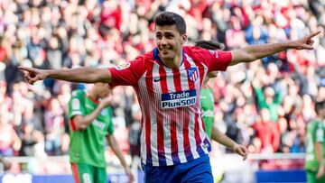 Rodrigo celebra un gol con el Atlético al Alavés.