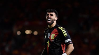 Soccer Football - UEFA Nations League - Group A4 - Spain v Denmark - Estadio Enrique Roca de Murcia, Murcia, Spain - October 12, 2024 Spain's David Raya celebrates after Martin Zubimendi scores their first goal REUTERS/Pablo Morano