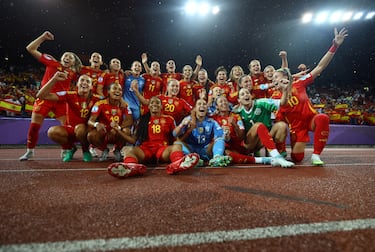 Las jugadoras españolas celebran el pase a la final de la Eurocopa. El domingo se enfrentarán a Inglaterra por el título europeo.