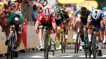 Cycling - Tour de France - The 195-km Stage 4 from La Baule to Sarzeau - July 10, 2018 - Quick-Step Floors rider Fernando Gaviria of Colombia wins the stage, ahead of BORA-Hansgrohe rider Peter Sagan of Slovakia and Lotto Soudal rider Andre Greipel of Ger
