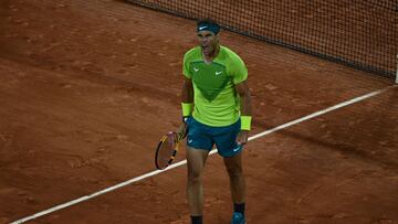 TOPSHOT - Spain's Rafael Nadal reacts after a point against Serbia's Novak Djokovic during their men's singles match on day ten of the Roland-Garros Open tennis tournament at the Court Philippe-Chatrier in Paris on May 31, 2022. (Photo by Christophe ARCHAMBAULT / AFP)