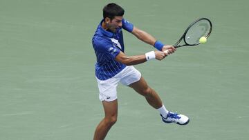 Djokovic cede un set, pero reacciona con furia ante Edmund