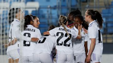 MADRID, 31/03/2023.- La delantera colombiana del Real Madrid Linda Caicedo (2-d) celebra con sus compañeras tras marcar el 1-0 durante el encuentro de Liga Iberdrola entre Real Madrid y Levante Las Planas, este viernes en el Estadio Alfredo Di Stéfano, en Madrid. EFE/ Daniel González
