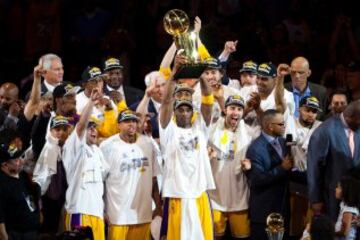 El segundo equipo más ganador de la NBA. Señalados por tener jugadores "arrogantes" en su roster, además de que los títulos obtenidos son otro de los factores para ganarse el odio de todos.