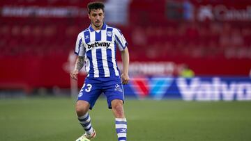 SEVILLE, SPAIN - MAY 23: Ximo Navarro of Deportivo Alav&Atilde;&copy;s in action during the La Liga Santander match between Sevilla FC and Deportivo Alav&Atilde;&copy;s at Estadio Ramon Sanchez Pizjuan on May 23, 2021 in Seville, Spain. Sporting stadiums 