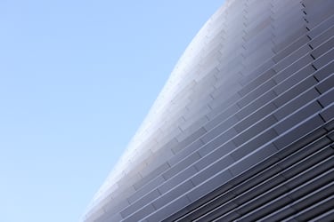 Detalle de las lamas metálicas del nuevo estadio Santiago Bernabéu.