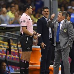 Miguel Herrera se disculpó publicamente por insultar al árbitro