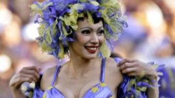 <b>¡Viva Boca manque pierda!</b> Que últimamente está perdiendo mucho, pero ya saldrá el sol. Ayer, no. Ayer la lluvia suspendió el Boca-River por primera vez en la historia de su dulce y pacífica rivalidad, lo cual privó a todos del gran espectáculo. ¿El del fútbol? ¡Nooorrrr! El de ella, que es mil veces mejor que Palermo. ¡E Italia entera!