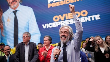 Democratic Center party vice-presidential candidate Juan Daniel Oviedo speaks on the day presidential candidate Paloma Valencia visits the National Registry Office to register her candidacy, at the National Registry Office, in Bogota, Colombia March 13, 2026. REUTERS/Sergio Acero