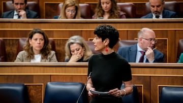 La ministra de Inclusión, Seguridad Social y Migraciones, Elma Saiz, interviene durante la sesión plenaria en el Congreso de los Diputados, a 21 de febrero de 2024, en Madrid (España). En la segunda Sesión de Control del 2024, el Gobierno se somete a las preguntas de la oposición después de qué el Partido Popular ganara con mayoría absoluta y el PSOE obtuviese el peor resultado de su historia en las elecciones gallegas que se celebraron el domingo 18 de febrero. Además durante el pleno se ha tratado la Ley de Amnistía tras la decisión del Parlament de admitir a trámite una iniciativa legislativa popular que pide al Parlament declarar la independencia y las dudas de la justicia suiza sobre que las acciones de Tsunami Democrátic no sean terrorismo sino que tengan carácter político.
21 FEBRERO 2024;CONGRESO;CONTROL;GOBIERNO;OPOSICIÓN;AMNISTÍA;DEBATE
A. Pérez Meca / Europa Press
21/02/2024