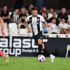 La puerta de salida, abierta de par a par en el vestuario albinegro