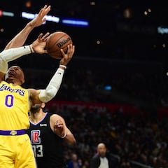 Russell Westbrook gets just a tad defensive at reporter’s question