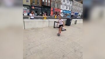 Este chico fue humillado por una niña en un partido cara a cara